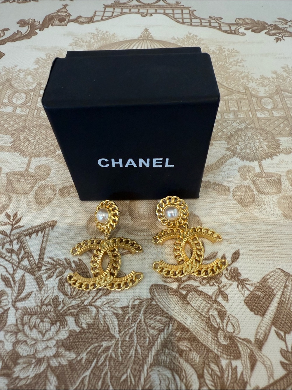 CHANEL Gold and Pearl Interlocking CC Drop Earrings